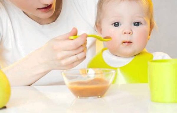 الغذاء المناسب للطفل خلال الثلاث سنوات الأولى من عمره