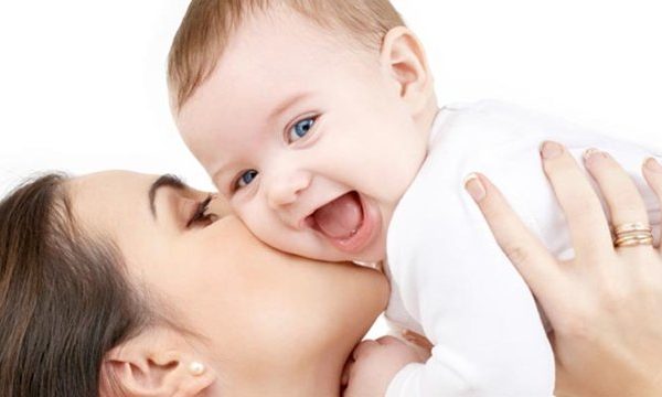 حب الأم لابنها