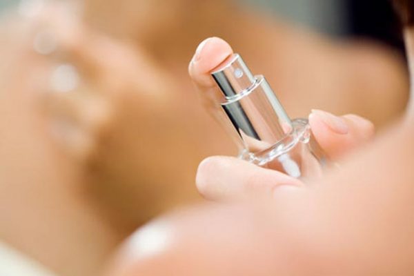 حذاري من رش العطور على الرقبة