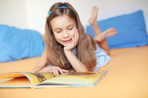 ثلاثة أنواع من الكتب يحتاجها طفلك