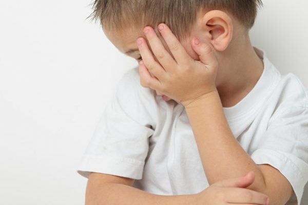 قلّة كلام طفلك تدل على أنه مصاب بهذا المرض!