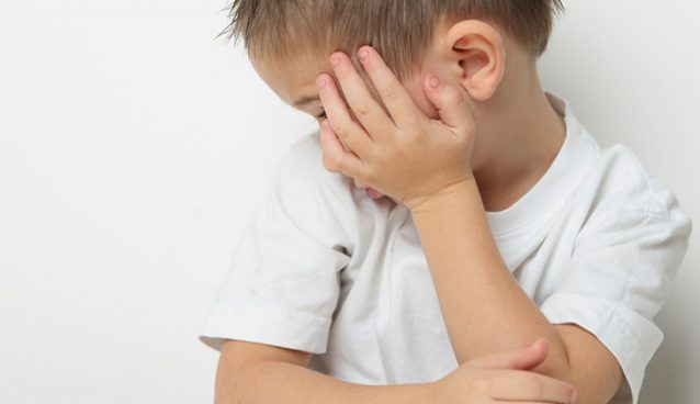 قلّة كلام طفلك تدل على أنه مصاب بهذا المرض!