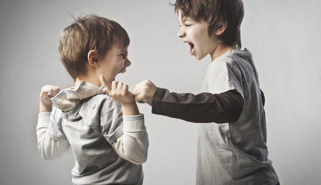 مشكلة التسلط و حب السيطرة لدى طفلك