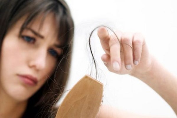 مشكلة تساقط الشعر بعد الولادة