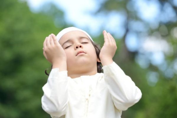 خصائص النمو الديني عند الطفل.. من 3 إلى 5 سنوات